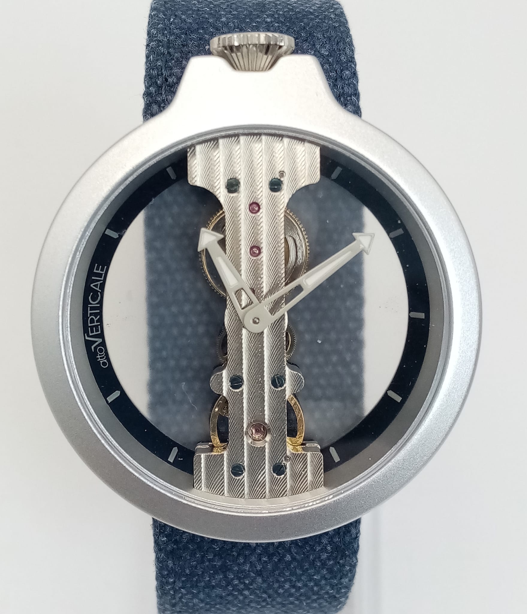 An Otto Verticale Mechanical Gents Watch. Blue Jean strap. Case