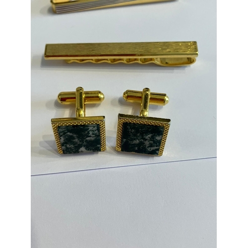 308 - Vintage selection of Gentlemans CUFFLINKS and TIE CLIPS. To include gold tone, silver tone, jewelled... 