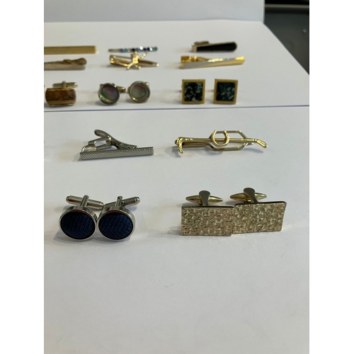 308 - Vintage selection of Gentlemans CUFFLINKS and TIE CLIPS. To include gold tone, silver tone, jewelled... 