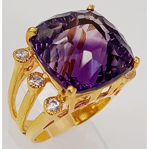 140 - A very glamorous, sterling silver and gold ring with a large, cushion cut, quality amethyst (17 x 17... 