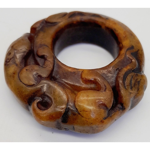 196 - An antique, hand carved jade ring with a panther and the mythical two headed snake. Dimensions: 42 x... 