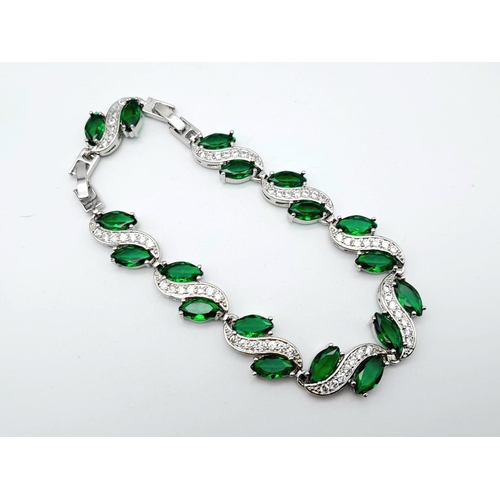 182 - An exact reproduction of a piece of jewellery (bracelet) worn by Jacqueline Bouvier Kennedy, First L... 