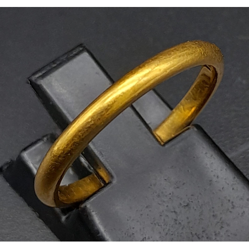 50 - A Vintage 22K Gold Band Ring. Size M. 2.63g weight.