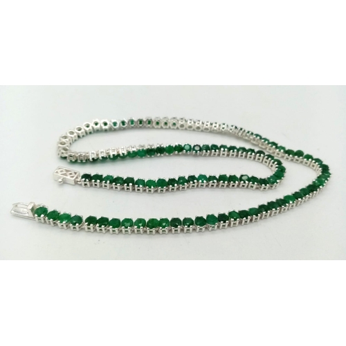 76 - A Beautiful Emerald Tennis Necklace. Set in 925 silver. 44cm