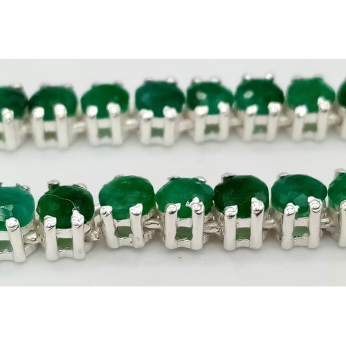 76 - A Beautiful Emerald Tennis Necklace. Set in 925 silver. 44cm