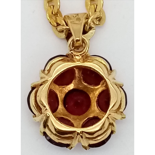 100 - Two Wonderful Pieces of Jewellery: An 18k Yellow Gold Garnet Pendant on an 18K Yellow Gold Chain - 2... 