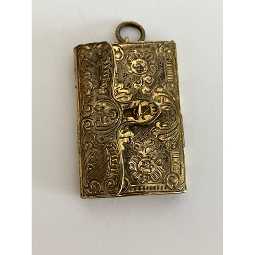 174 - Antique SILVER VINAIGRETTE PENDANT in the form of a purse. Early to mid 1800s, with all hinges in pe... 