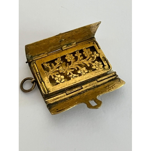 174 - Antique SILVER VINAIGRETTE PENDANT in the form of a purse. Early to mid 1800s, with all hinges in pe... 