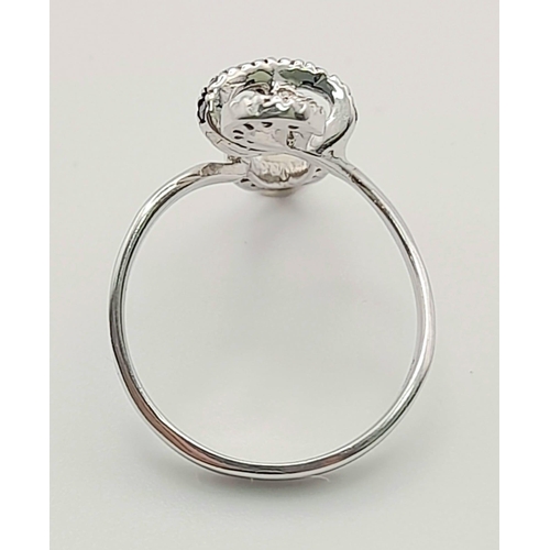 213 - AN UNIQUE 18K WHITE GOLD DIAMOND SET RING. TOTAL WEIGHT 3.9G. SIZE O.