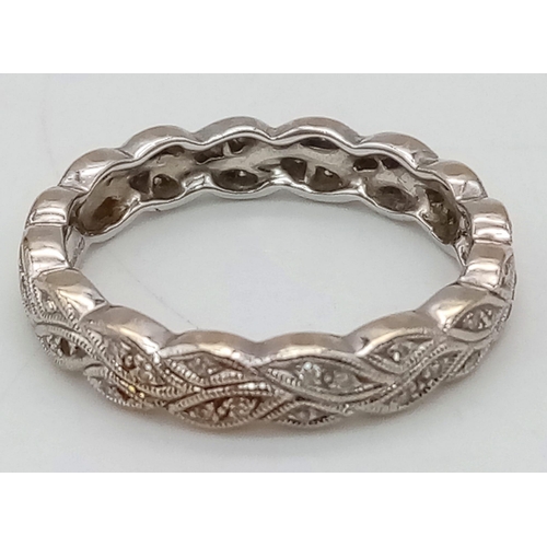 206 - A 18K WHITE GOLD DIAMOND DAISY CHAIN BAND RING. TOTAL WEIGHT 3.5G. SIZE L.