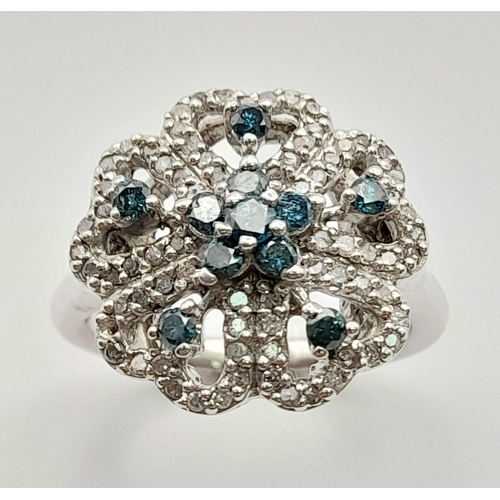 298 - A GORGEOUS 10K WHITE GOLD DIAMOND CLUSTER RING IN FLORAL DESIGN. TOTAL WEIGHT 6G. SIZE O.