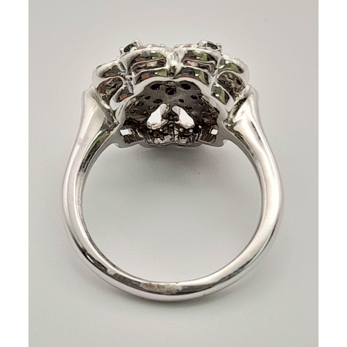 298 - A GORGEOUS 10K WHITE GOLD DIAMOND CLUSTER RING IN FLORAL DESIGN. TOTAL WEIGHT 6G. SIZE O.