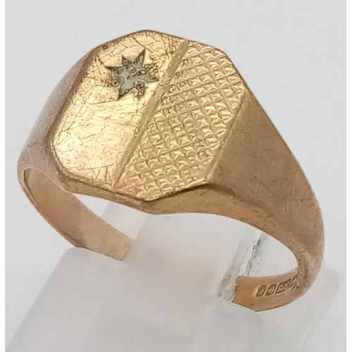 113 - A vintage 9K yellow gold signet ring, fully hallmarked, size: P, weight: 3.8 g.