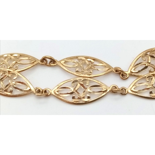 120 - A delicate and very feminine 9 K yellow gold bracelet, length: 19 cm, weight: 2.9 g.