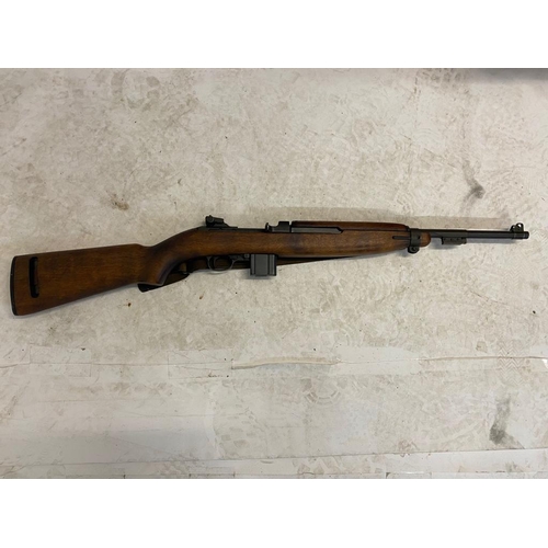 248 - A Deactivated USA WW2 M1 Carbine Assault Rifle. 17.5 inch barrel length with a .30 calibre. Comes wi... 