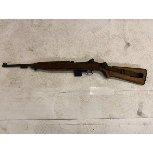 248 - A Deactivated USA WW2 M1 Carbine Assault Rifle. 17.5 inch barrel length with a .30 calibre. Comes wi... 