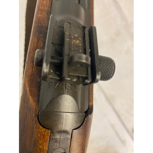 248 - A Deactivated USA WW2 M1 Carbine Assault Rifle. 17.5 inch barrel length with a .30 calibre. Comes wi... 