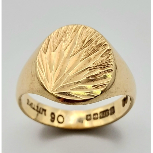 96 - A 9K Yellow Gold Signet Ring with Bark-Effect Decoration. Size O. 4.72g weight.