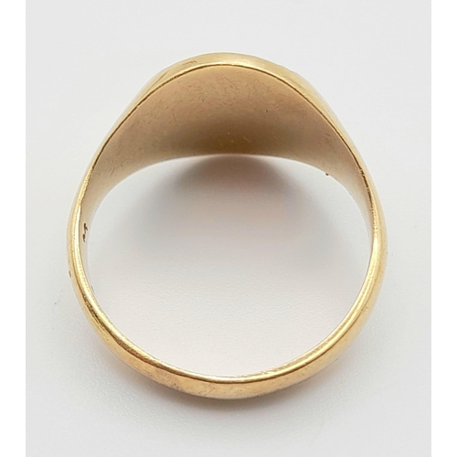 96 - A 9K Yellow Gold Signet Ring with Bark-Effect Decoration. Size O. 4.72g weight.