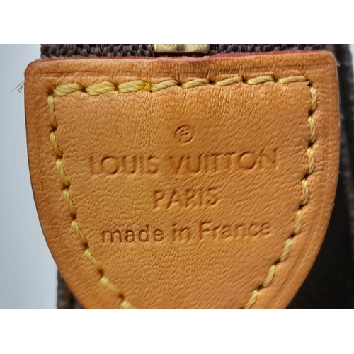 101 - The LOUIS VUITTON Toiletry 26 Zip Pouch in Monogram. Golden-tone zip closure with leather tab. Inter... 