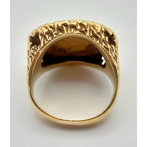 17 - A 1911 22k Gold Half Sovereign Ring. The Ring is 9K Yellow Gold with bark-effect and pierced decorat... 