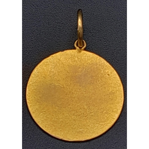 279 - A 9 K yellow gold pendant with The Aquarius sign. Diameter: 18 mm, weight: 3 g.