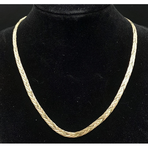 17 - A Vintage 9K Yellow Gold Woven Link Necklace. 40cm.
7.5g weight.