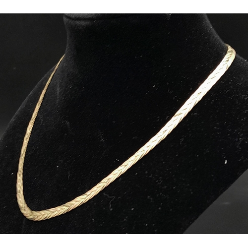 17 - A Vintage 9K Yellow Gold Woven Link Necklace. 40cm.
7.5g weight.