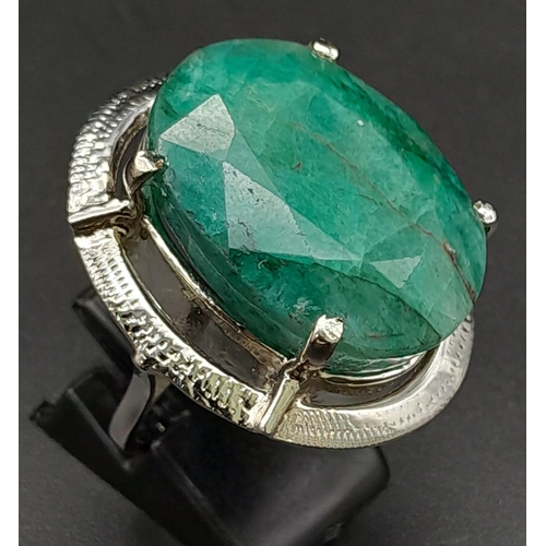 302 - A 50ct Brazilian Oval Cut Emerald Ring. Set in 925 Sterling Silver. Size P. Comes with a presentatio... 