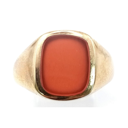 715 - A 9K Yellow Gold Carnelian Signet Ring. Size R. 5.55g total weight.