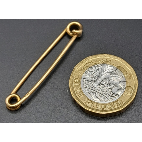 8 - An Antique 15K Gold Safety Pin Brooch. 4cm. 2.4g