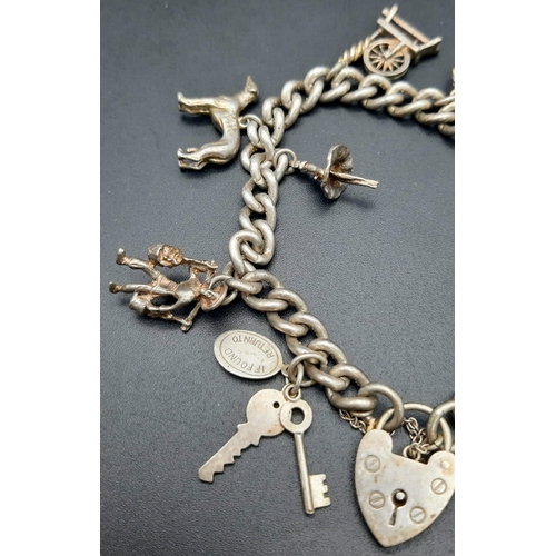 804 - A wonderful, vintage, chain bracelet with 10 charms. Total weight: 44.5 g.