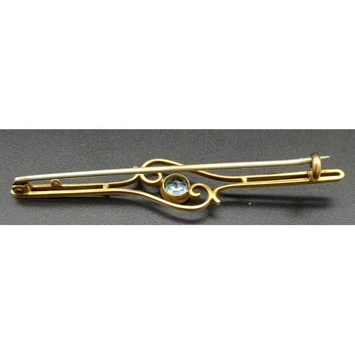 81 - An Antique 9K Yellow Gold Aquamarine Bar Brooch. Pin has been replaced. 6.5cm. 2.85g total weight