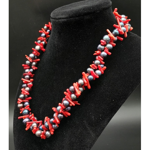 160 - A fabulous, two strand necklace with quality black Tahitian pearls and genuine red corals. Necklace ... 