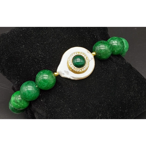 174 - A wonderful green jade necklace, bracelet and earrings set, highlighted with large baroque flat pear... 