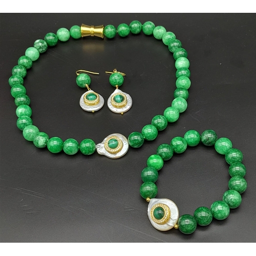 174 - A wonderful green jade necklace, bracelet and earrings set, highlighted with large baroque flat pear... 