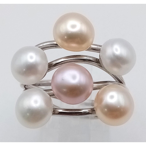 424 - A Tri-Coloured Pearl Ring. Wave pattern pearls set in white metal. Size Q. Ref: 11774