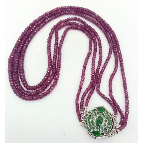 89 - A 230ct Three-Row Ruby Gemstone Necklace with Designer Emerald Clasp. Set in 925 Silver. Clasp diame... 