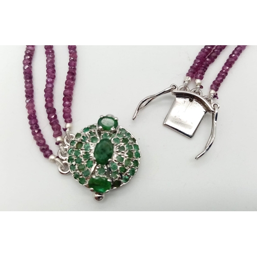 89 - A 230ct Three-Row Ruby Gemstone Necklace with Designer Emerald Clasp. Set in 925 Silver. Clasp diame... 