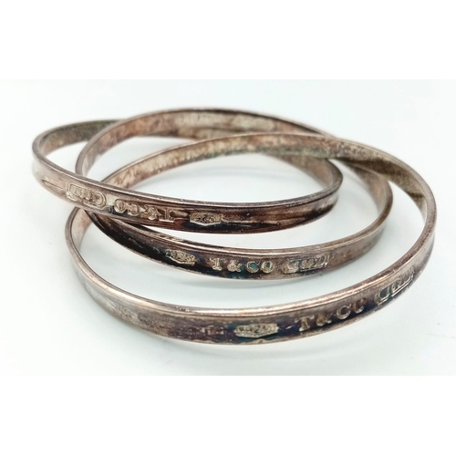 790 - Three sterling silver interlocked bangle, internal diameter 65 mm, total weight: 56 g.