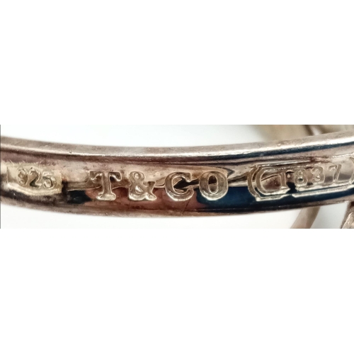 790 - Three sterling silver interlocked bangle, internal diameter 65 mm, total weight: 56 g.