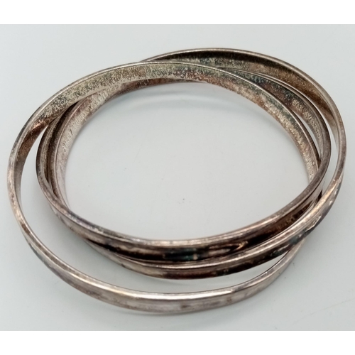 790 - Three sterling silver interlocked bangle, internal diameter 65 mm, total weight: 56 g.