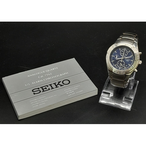 349 - A Vintage Seiko Alarm Chronograph Quartz Gents 100M Watch. Stainless steel strap and case - 42mm. Bl... 