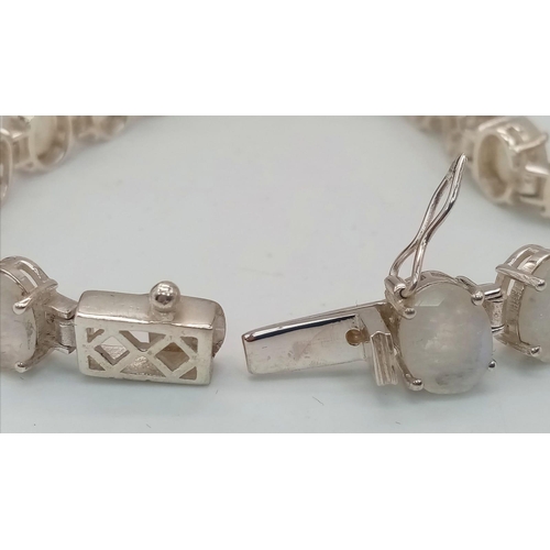 718 - A Moonstone Gemstone Bracelet set in 925 Silver. 18 oval-cut moonstones. 19.83g total weight.