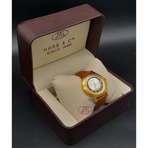 735 - A Hass and Cie Gents Quartz Watch. Brown leather strap. Two-tone case - 41mm. Two-tone dial with dat... 