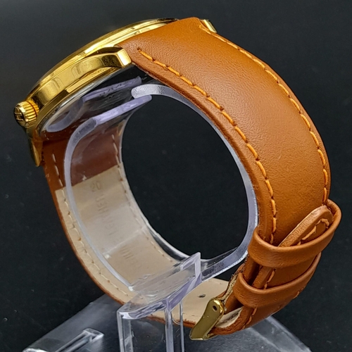 735 - A Hass and Cie Gents Quartz Watch. Brown leather strap. Two-tone case - 41mm. Two-tone dial with dat... 