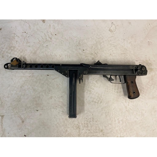 130 - A Deactivated Finnish Suomi KPM 44 - 9mm Sub Machine Gun. Comes with a 50 round double column magazi... 