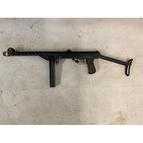 130 - A Deactivated Finnish Suomi KPM 44 - 9mm Sub Machine Gun. Comes with a 50 round double column magazi... 