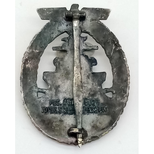 180 - WW2 German Kriegsmarine High Seas Fleet Badge. Maker: Schwerin, Berlin.