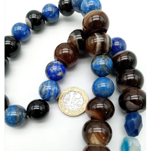 752 - A Large Bead Lapis Lazuli and Onyx Necklace. 15 and 20mm beads. 46cm necklace length.